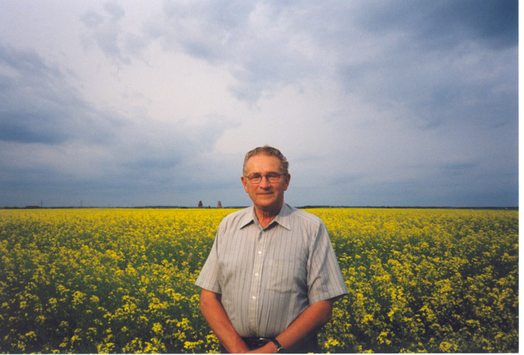 Percy Schmeiser in field